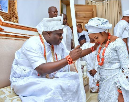 Ooni of Ife welcomes his new bride to his palace (Photos)