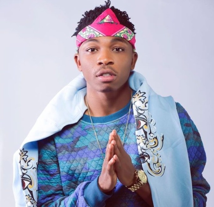 Mayorkun Gives Back To The Community (Photo)