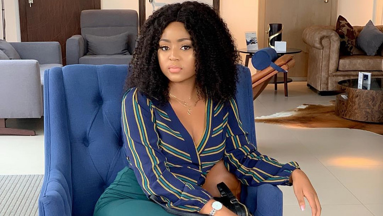 Regina Daniels Shows Off Her New Mercedes Benz G Wagon