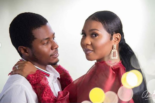 Nollywood actor Samuel Ajibola aka Spiff engages his girlfriend
