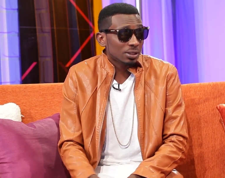 Mr. May D performing live on the street during Hushpuppi’s club opening in Lagos