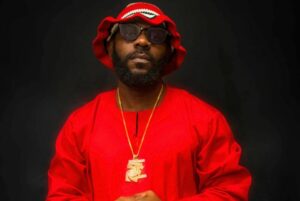 Odumodublvck anoints himself before meeting Wizkid in a studio session.