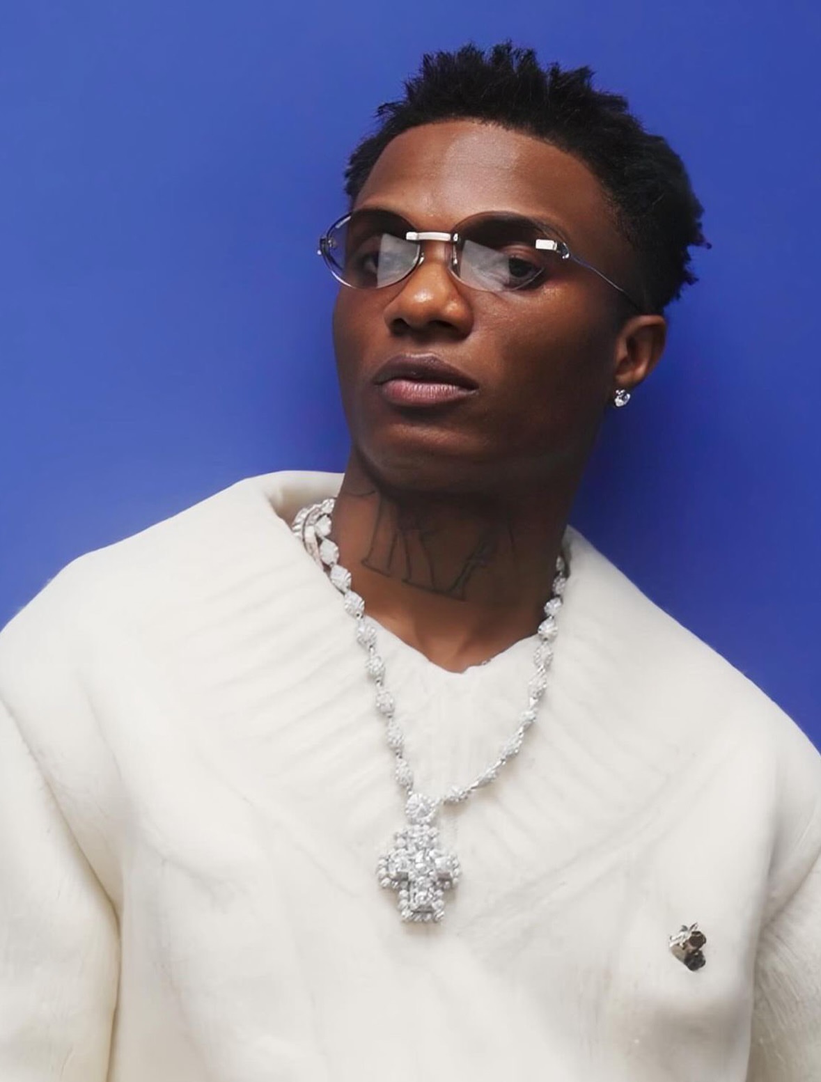 Wizkid marking his 10 billion Spotify streams achievement as a global music icon.