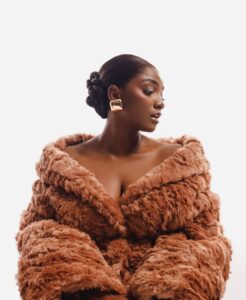 Portrait of Simi speaking about the Simi old tweet controversy and explaining the original context.